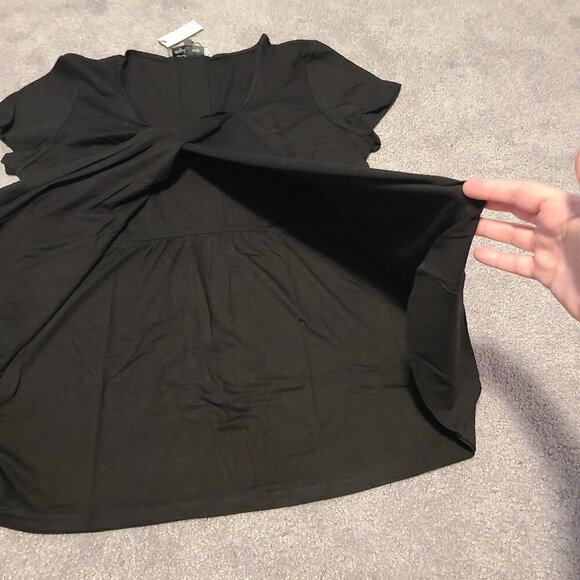 💥3/$30💥 NWT nursing short sleeve shirt maternity top for Breastfeeding - Picture 2 of 2